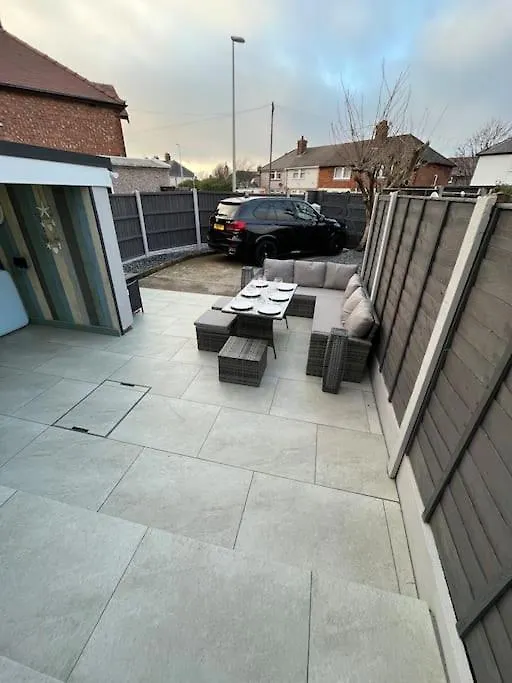 Delightful Newly Renovated 3-Bed House With Garden Beach Hut Blackpool 0*,  United Kingdom