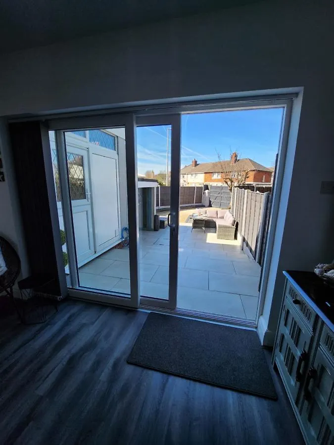 Delightful Newly Renovated 3-Bed House With Garden Beach Hut Blackpool Holiday home