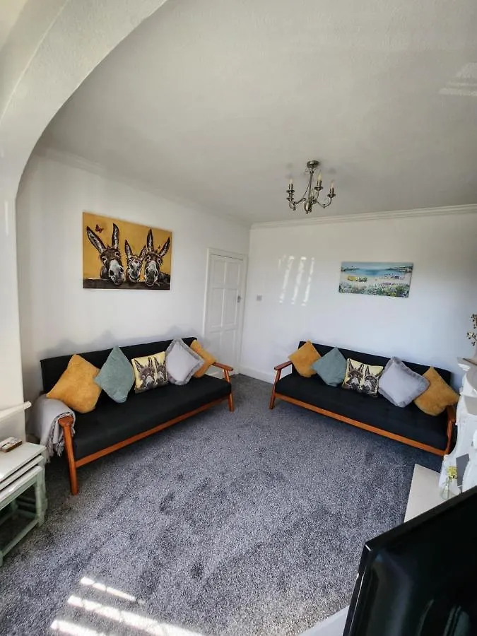 Delightful Newly Renovated 3-Bed House With Garden Beach Hut Blackpool 0*,  United Kingdom