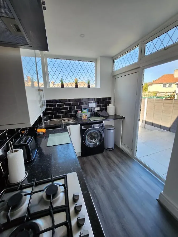 Delightful Newly Renovated 3-Bed House With Garden Beach Hut Blackpool