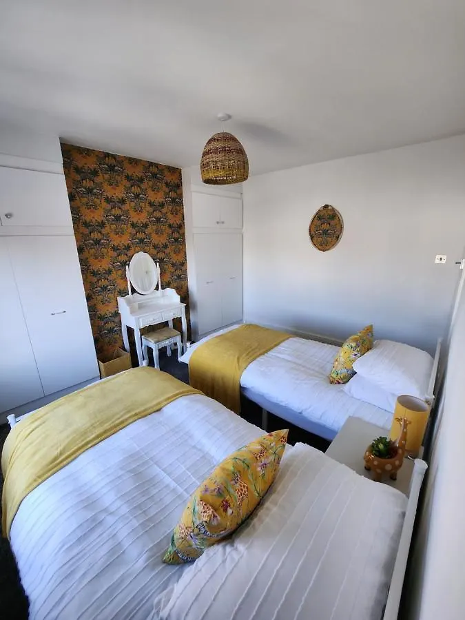 Delightful Newly Renovated 3-Bed House With Garden Beach Hut Blackpool