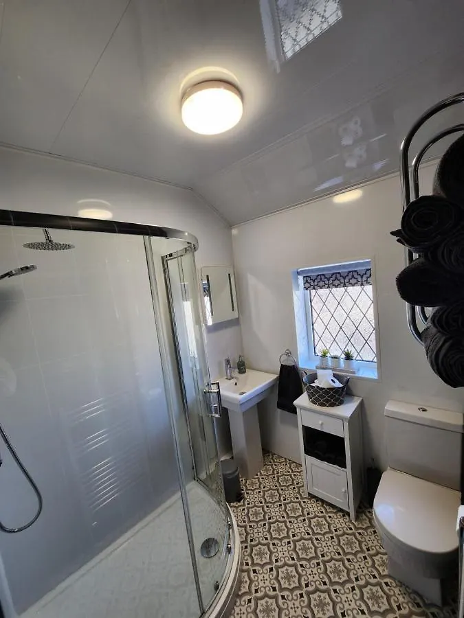 Delightful Newly Renovated 3-Bed House With Garden Beach Hut Blackpool Holiday home