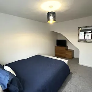  Holiday home Modern 2 Bedroom, 2 Bathroom With Parking United Kingdom